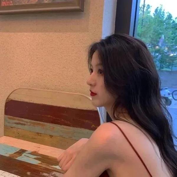 碧窗艳影